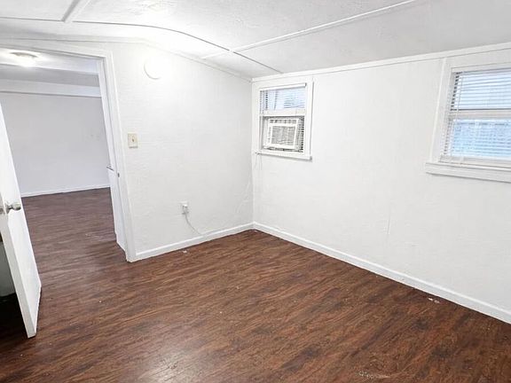 5th image of 507 W Baker St #1