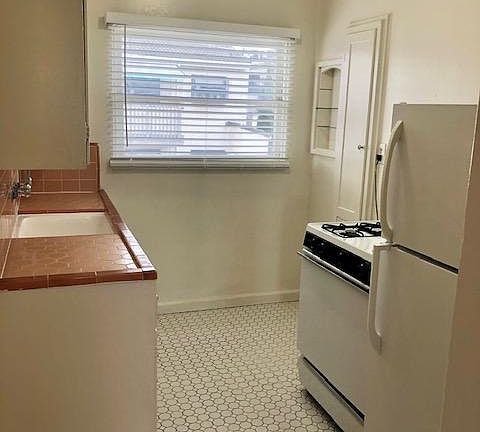 5th image of 4460 North Ave APT 4