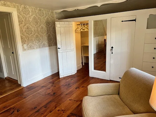 4 bed, 2.5 bath, 2200 sqft, $3,500 — Photo 4
