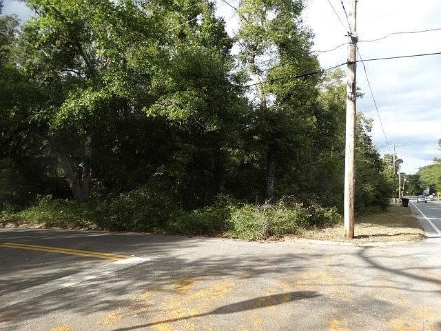 2nd image of 900 Perry Ave