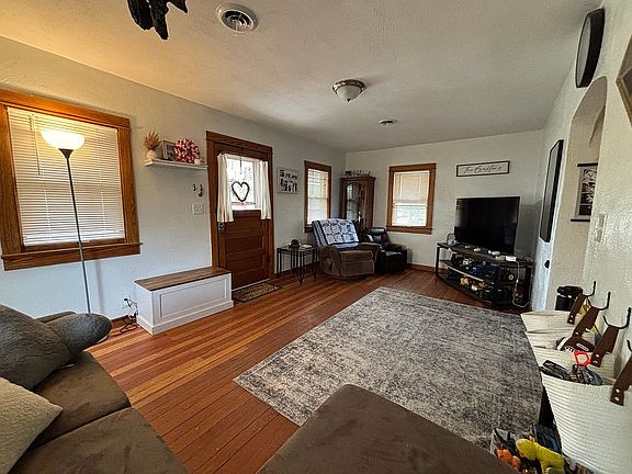 4th image of 106 E Jackson St