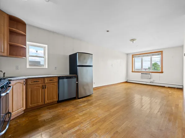 2560 Stillwell Avenue 3A image 2 of 12