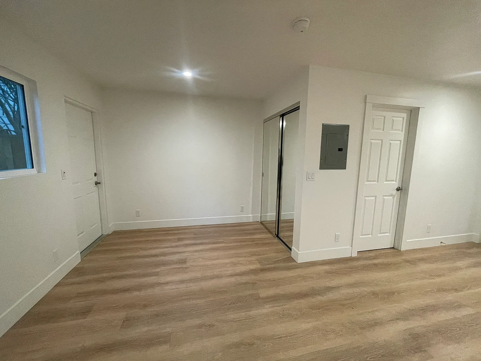 Studio, $2,600 — Photo 2