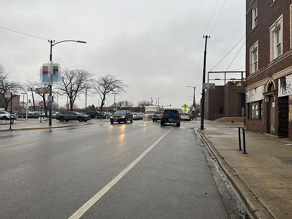 3rd image of 711 S Kedzie Ave