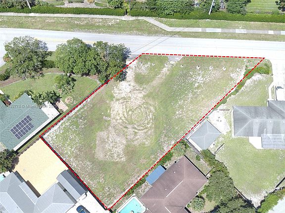 4th image of 18870 SE Country Club Dr