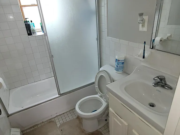 206 Wyona St #2 — Photo 5