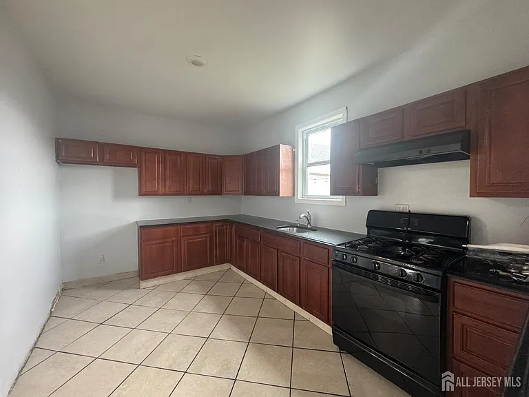 556 Roosevelt Ave #1 — Photo 6