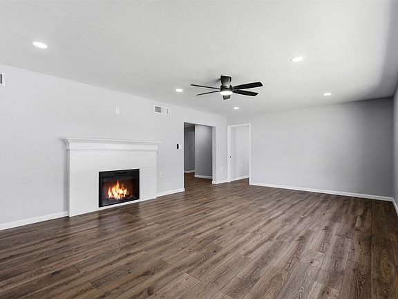 4th image of 1170 W Frey St