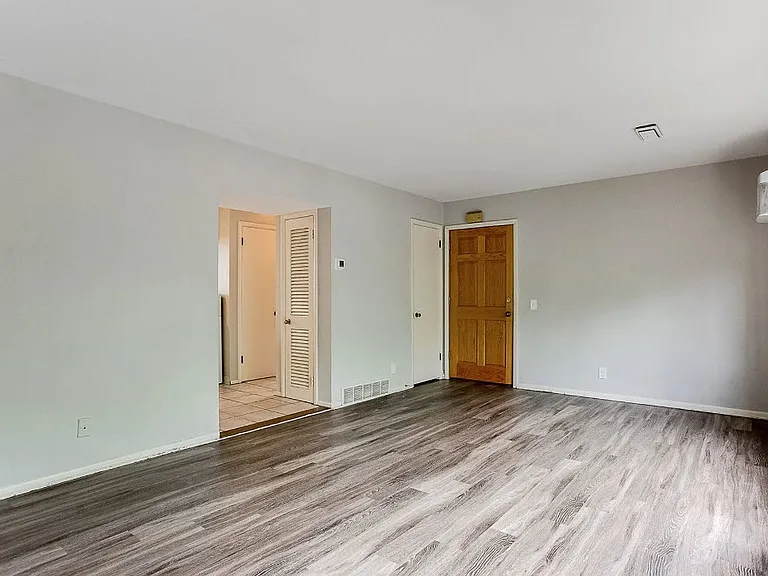 1100 W. 28th Street — Photo 9