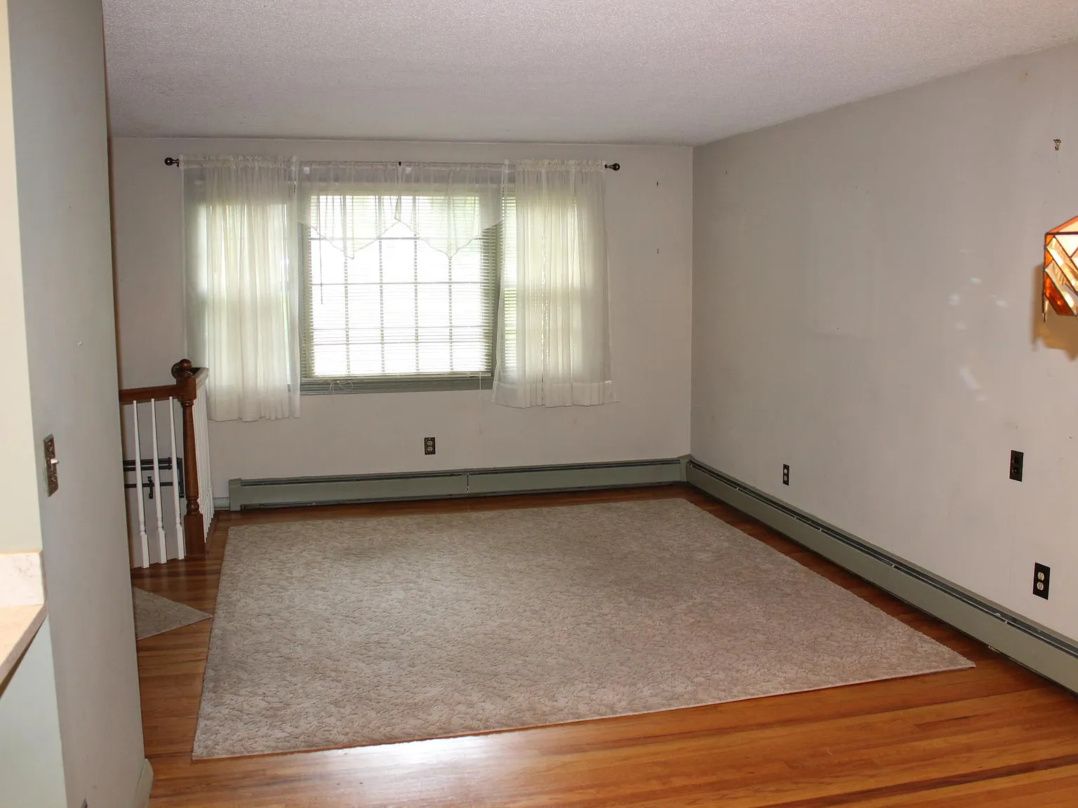 5 bed, 2200 sqft, $4,000 — Photo 3