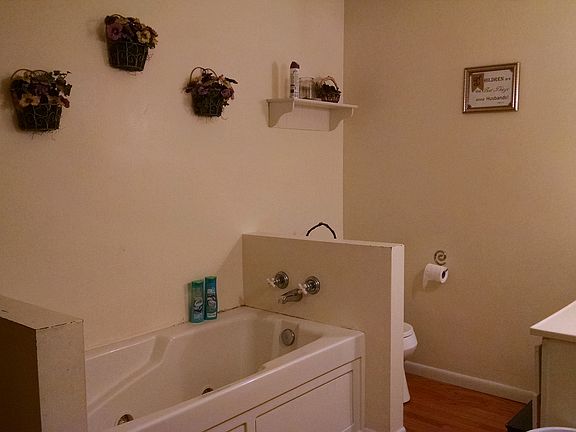 Bathroom 1 Jacuzzi Tub