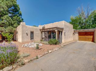 305 N Trapper Rd, Taos, NM 87571