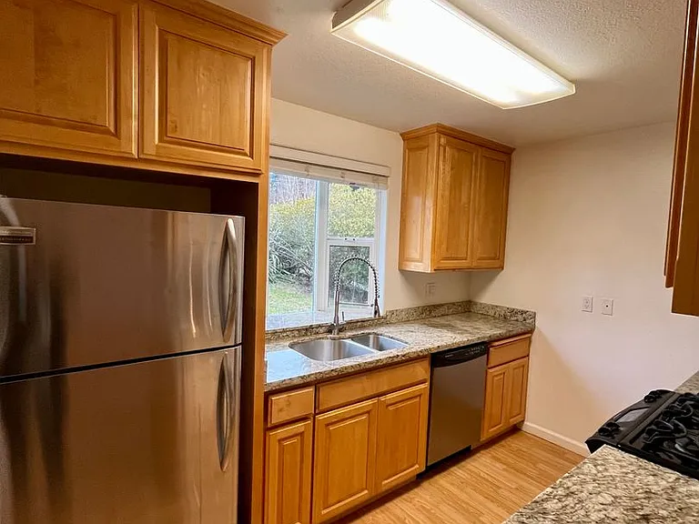 3062 Girard Ct — Photo 7