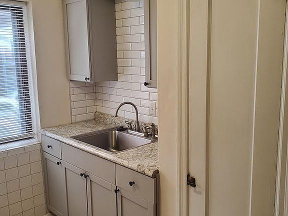 3rd image of 5518 Chippewa St #1E