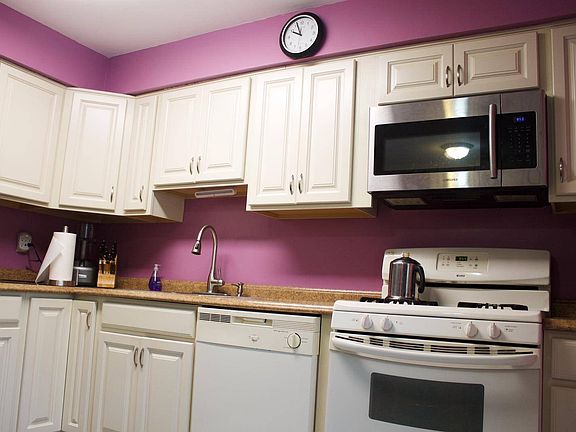 5th image of 16 Elmwood Park Dr #A