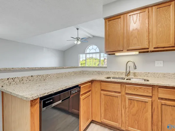 309 Waters Edge Ln Unit 8, Madison, AL 35758