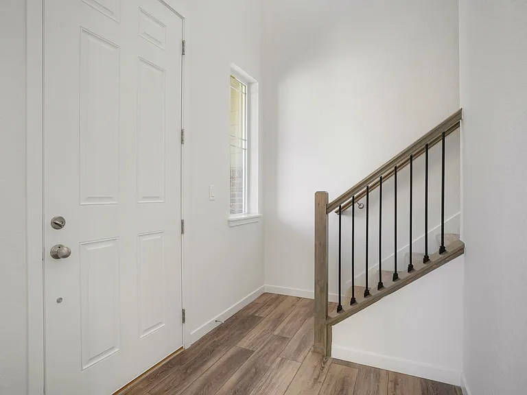 1564 Burke Aly — Photo 3