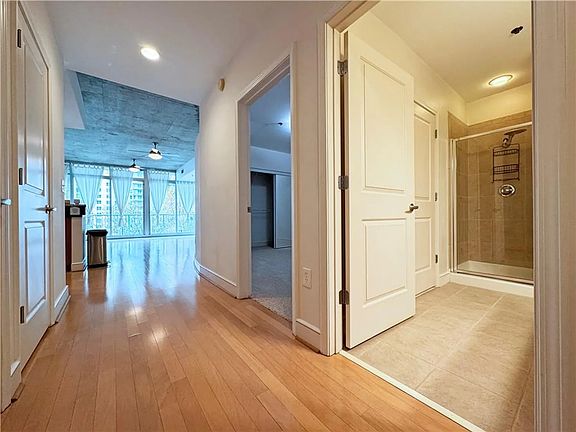 4th image of 950 W Peachtree St NW