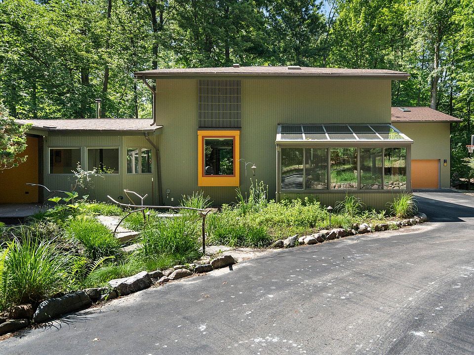 1st image of 2818 Parkridge Dr
