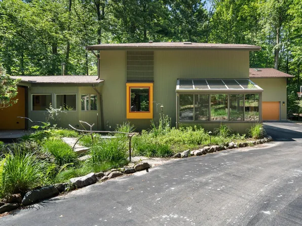 2818 Parkridge Dr, Ann Arbor, MI 48103