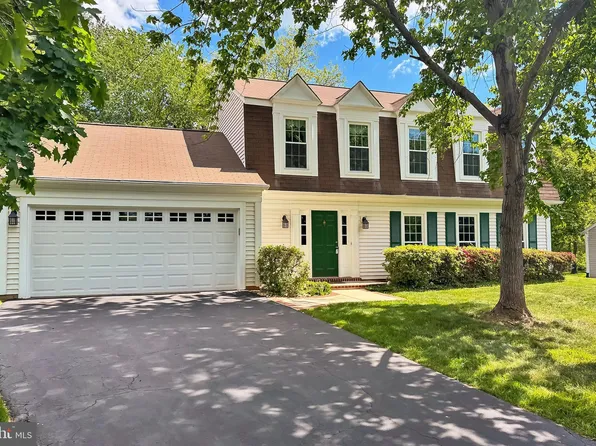 6 West Ct, Sterling, VA 20165