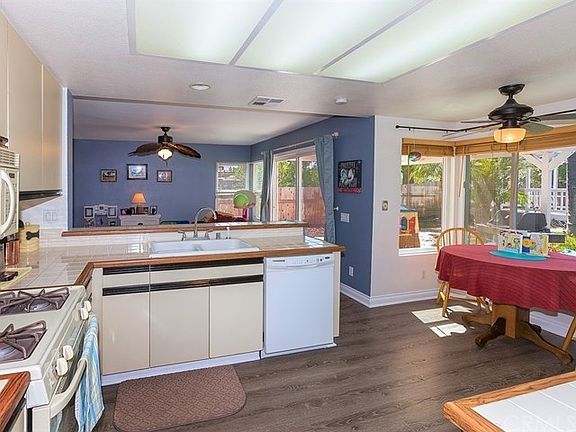 4th image of 631 Boysenberry Way