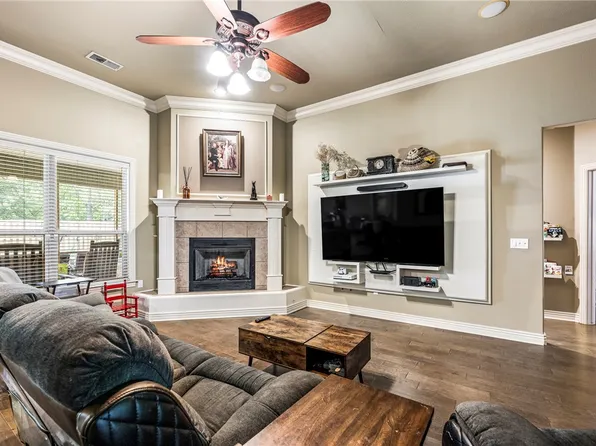 4468 W Lofty Wood Dr, Fayetteville, AR 72704