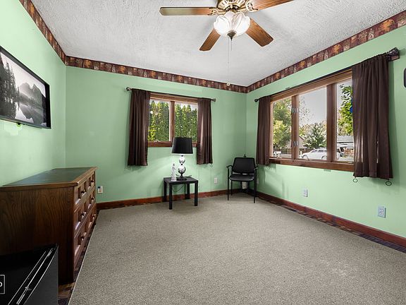 3rd image of 1158 Watson St