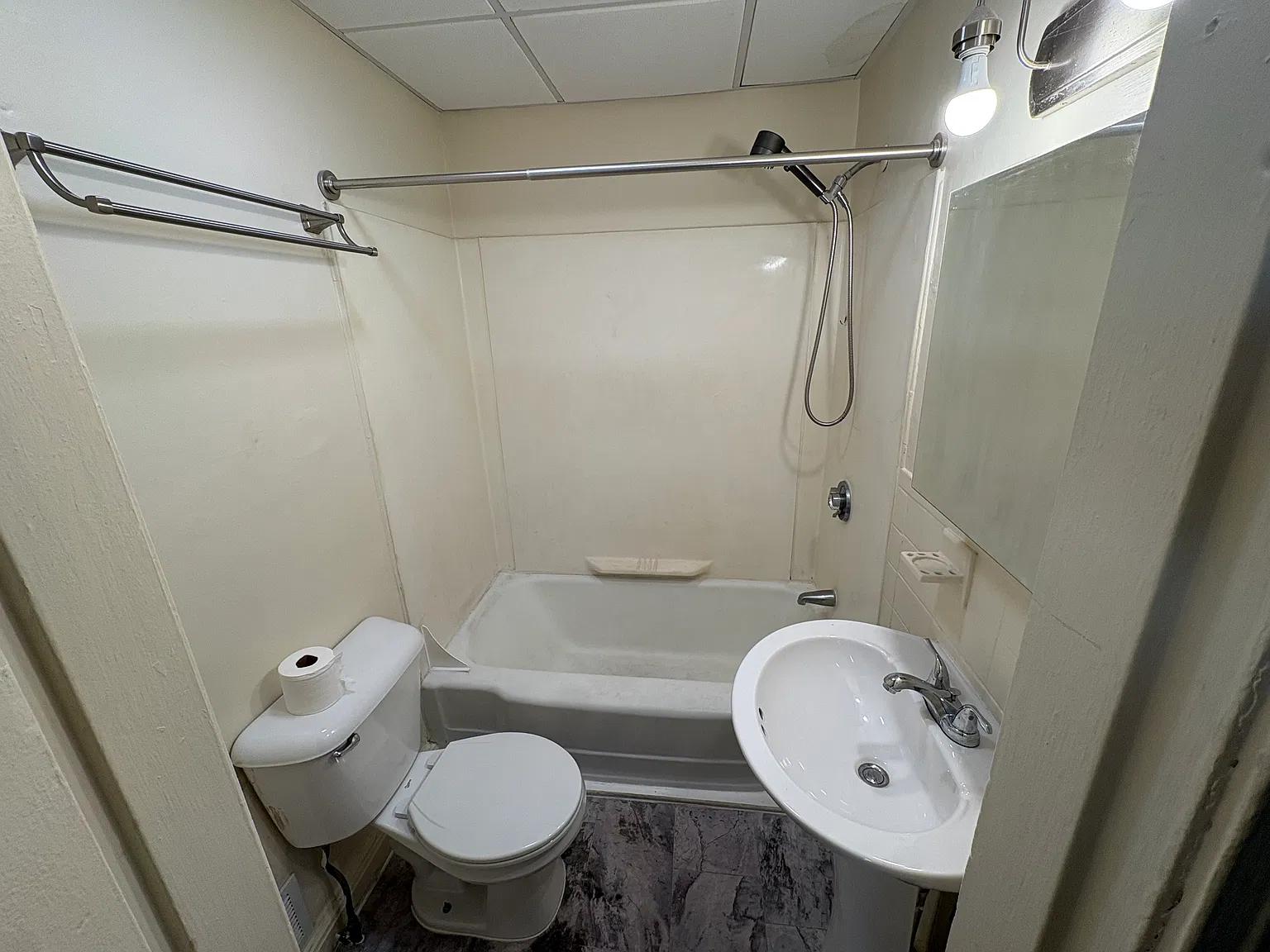 2 bed, 625 sqft, $1,645 — Photo 4