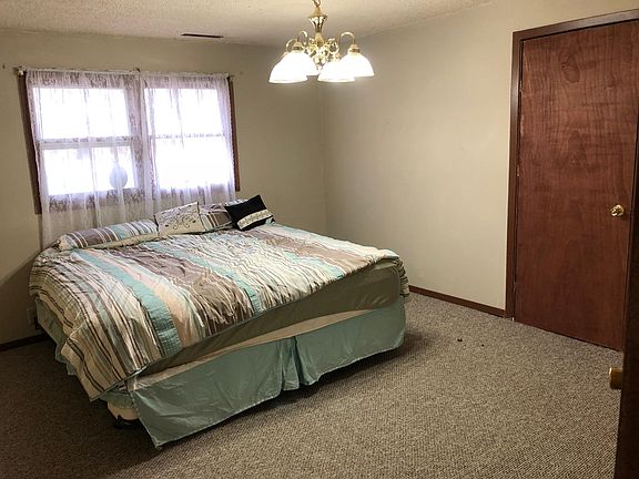Large bedroom 13 by 14 with closet