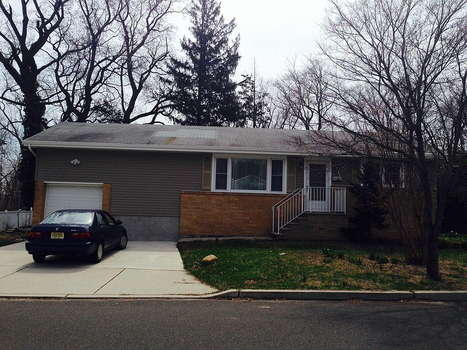 2nd image of 841 Woodmere Dr
