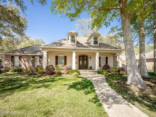 3208 Oakleigh Cir, Ocean Springs, MS 39564