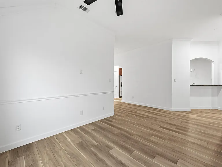 2216 Paige Ct — Photo 12
