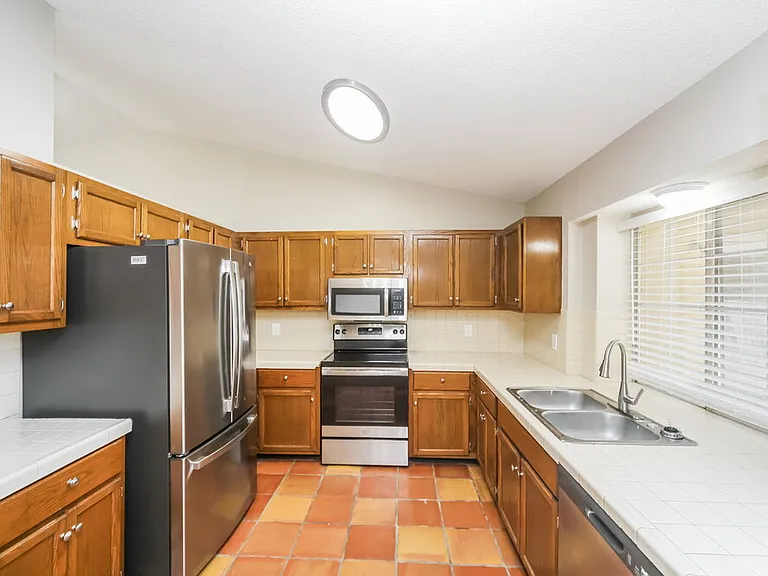 7203 Atterbury Cir E — Photo 7