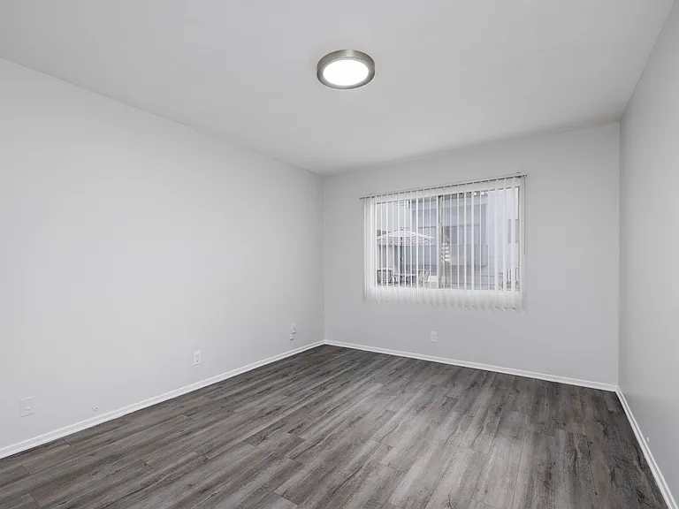 7244 Hillside Ave — Photo 14