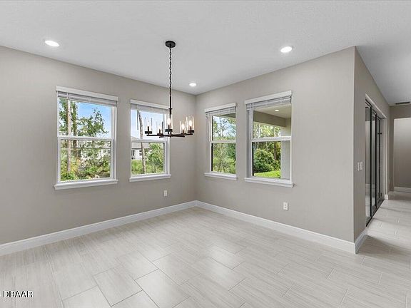 4th image of 2153 Divot Dr