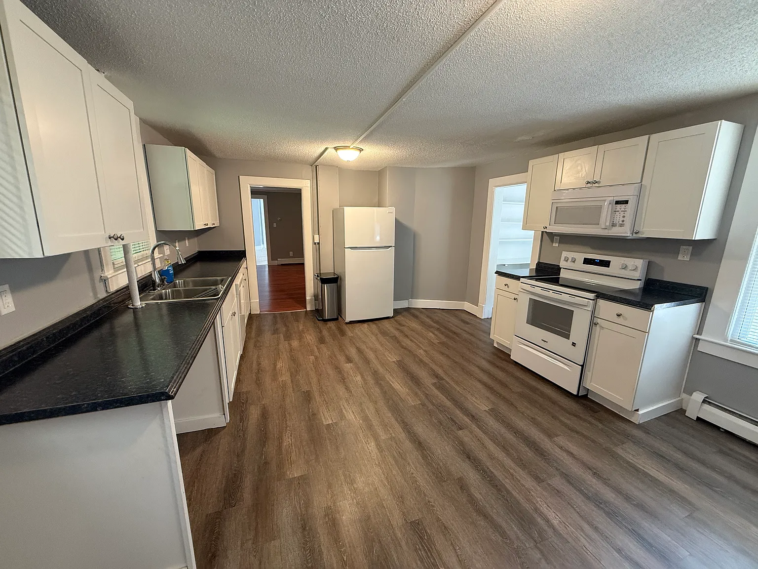 3 bed, $1,800 — Photo 4