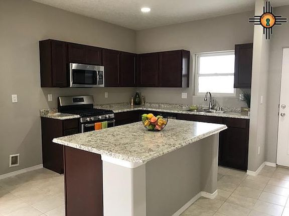 3rd image of 1010 La Paloma St