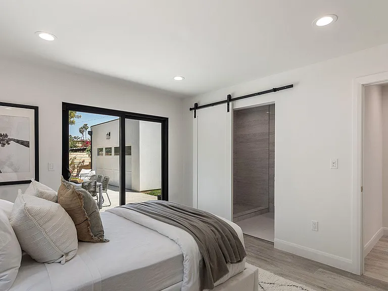 622 N Gardner St — Photo 10