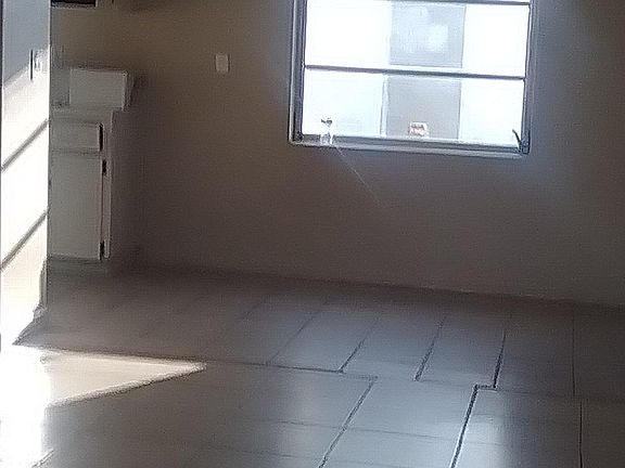 Entrance: Living room to dinette