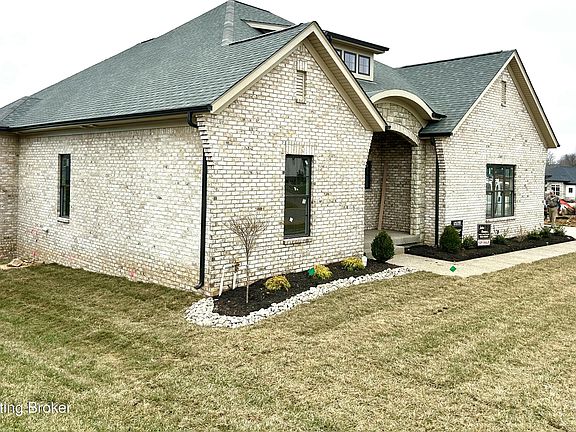 3rd image of 39 Thomas Farm Dr