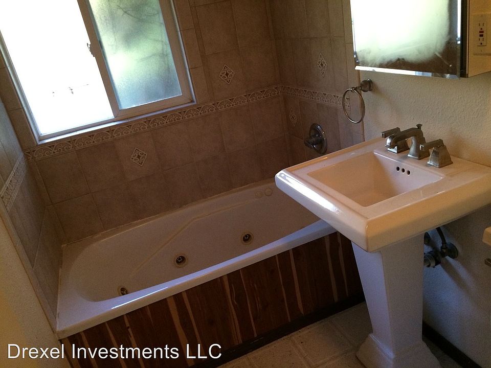 2nd image of 10655 2nd Ave SW