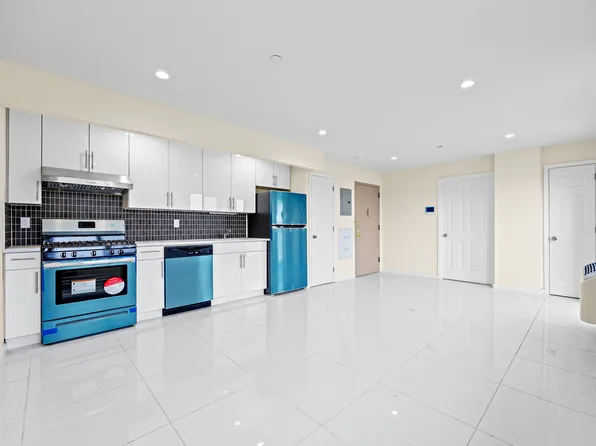 91-23 Corona Avenue image 4 of 17