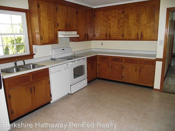 3rd image of 3023 Grahamwood Dr