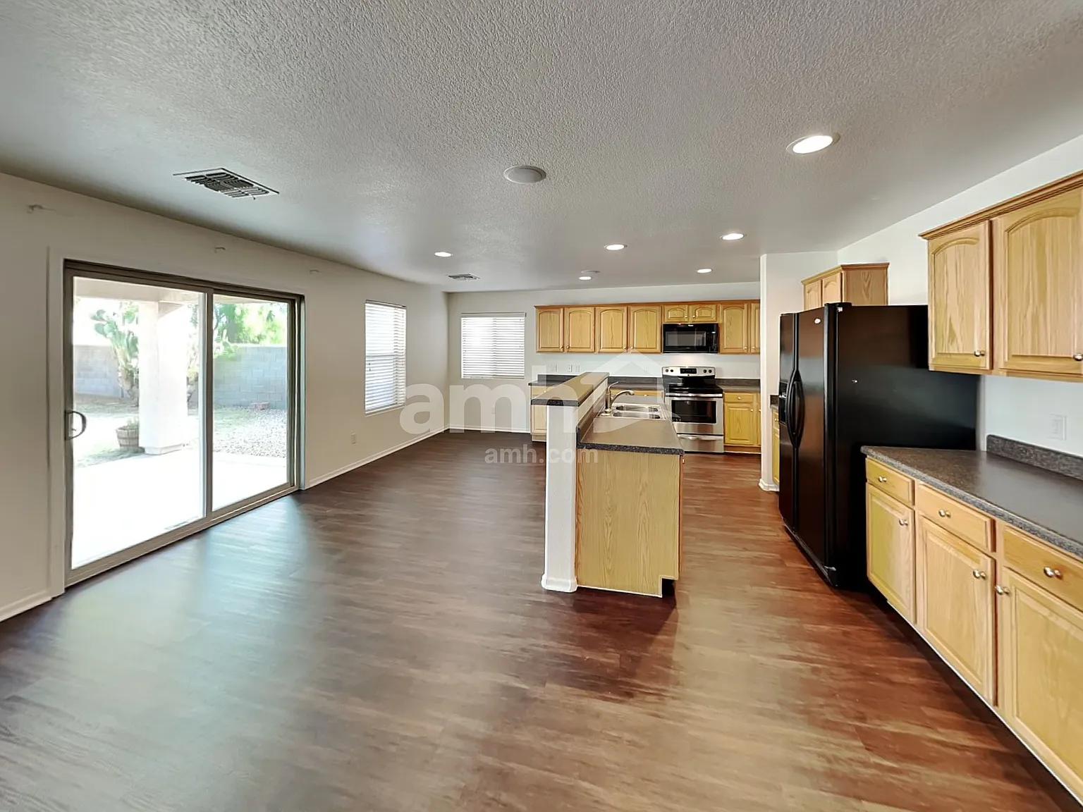 5 bed, 2.5 bath, 2667 sqft, $2,315 — Photo 3