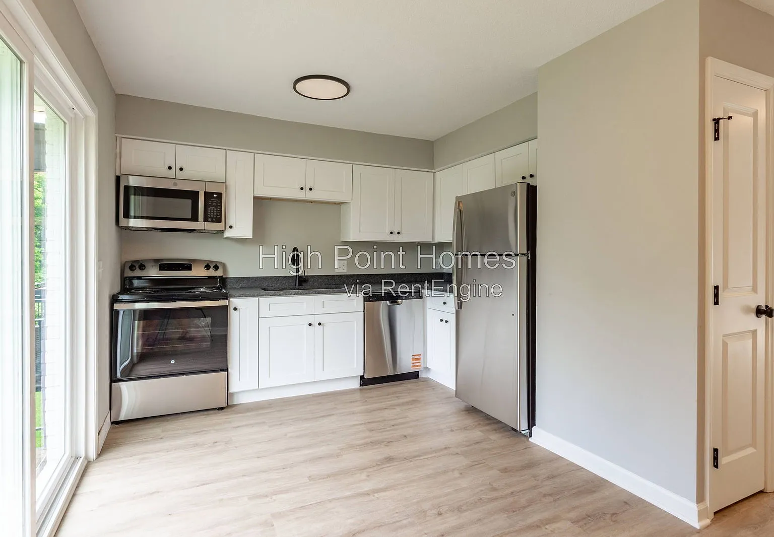 2 bed, 1.5 bath, 950 sqft, $1,199 — Photo 2