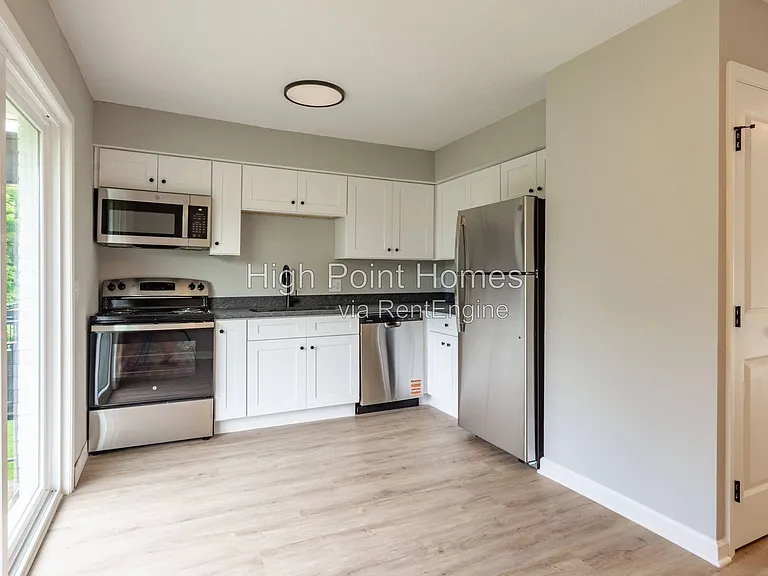 400 Gallery Ln #A4 — Photo 2