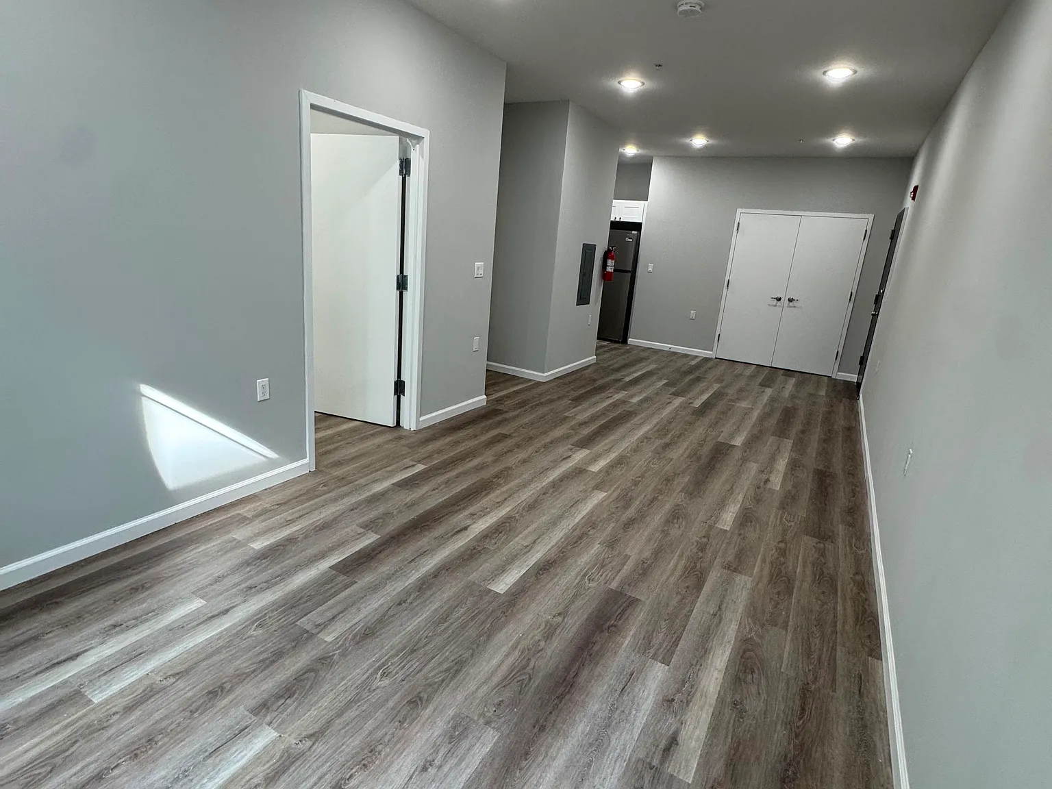 1 bed, $1,881 — Photo 3