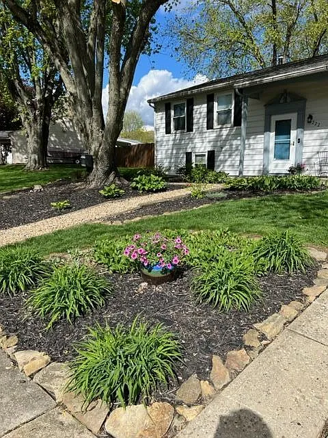 222 Hawthorne Rd photo 1