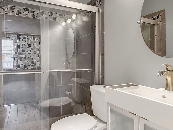 Remodeled baths with ceramic